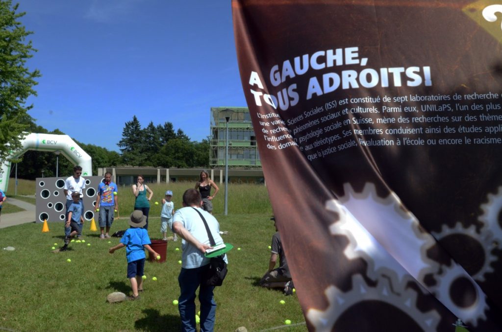 12 A Gauche Tous Adroits