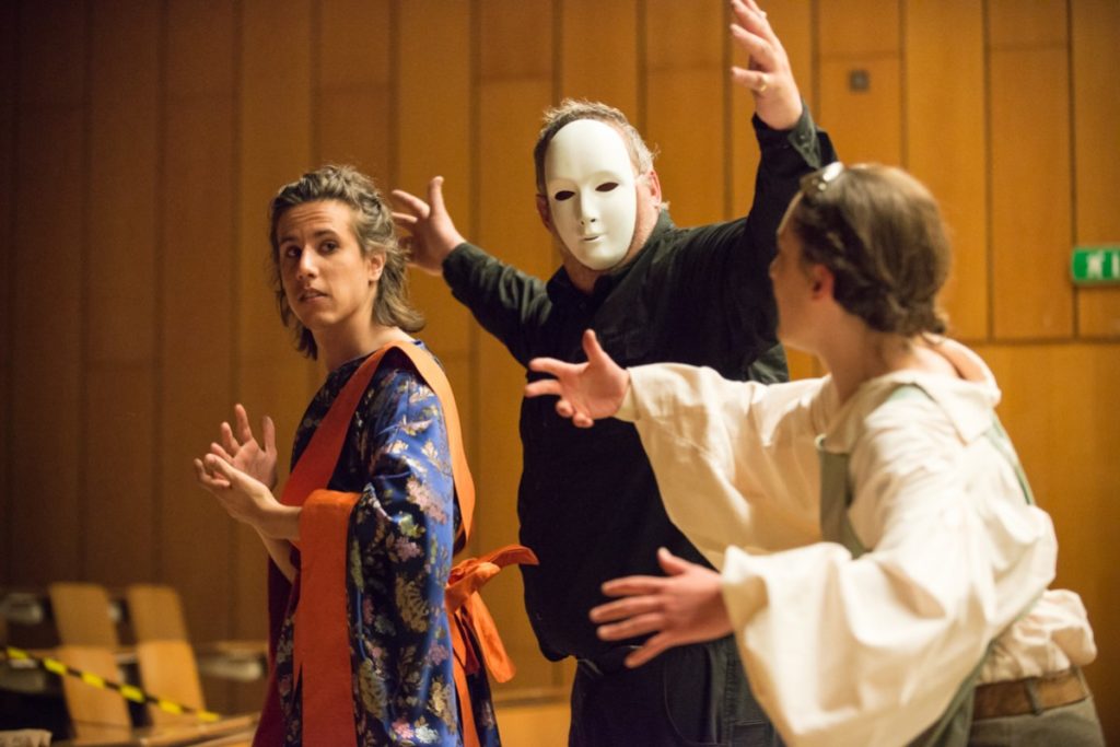 15 Comediens Dans La Chambre Du Futur 1