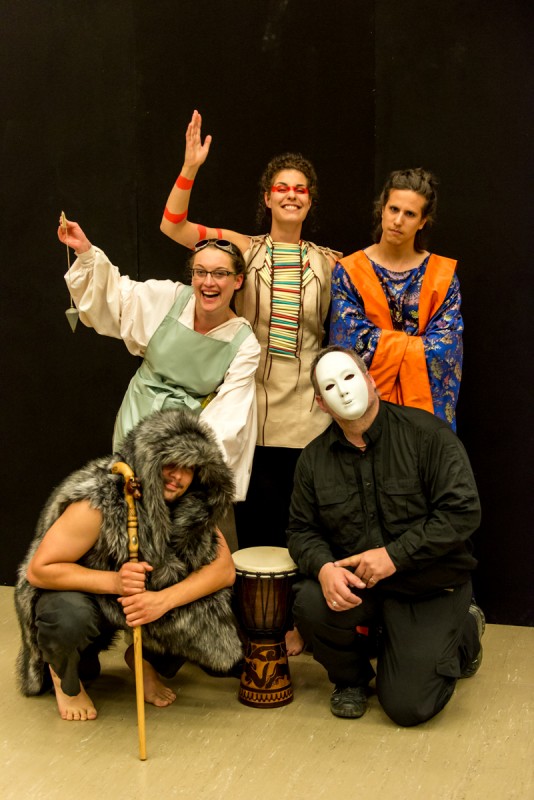 15 La Troupe Des Comediens Des Mysteres